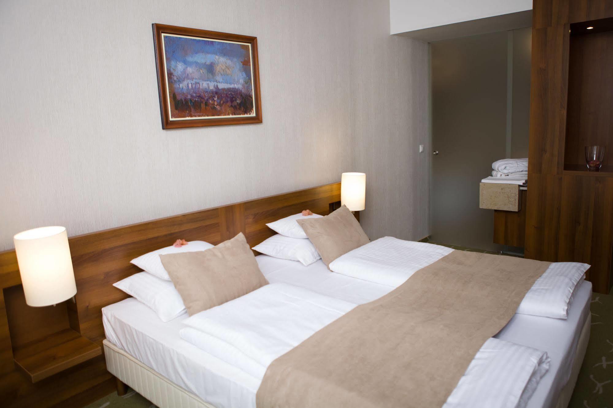 Zenit Wellness Hotel Balaton Vonyarcvashegy Zewnętrze zdjęcie